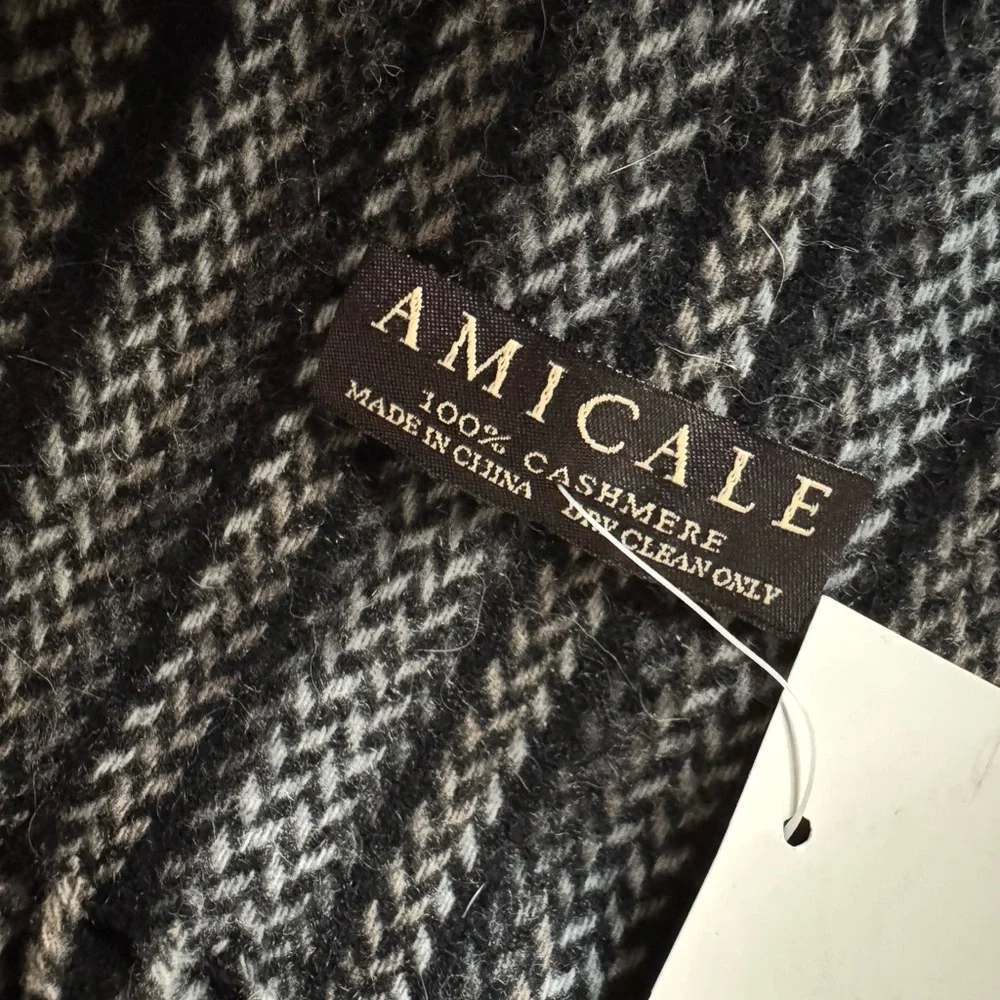 Amicale 100% Cashmere Men’s Scarf
